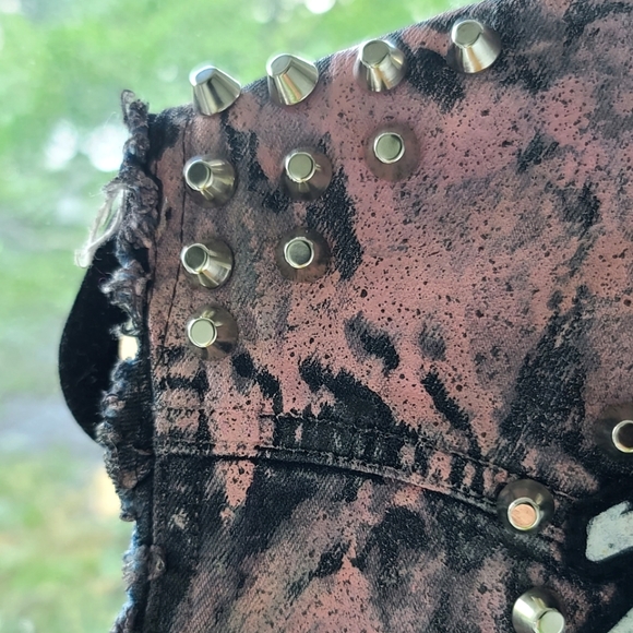 Manson Daddy Issues Crop Vest - Picture 7 of 8